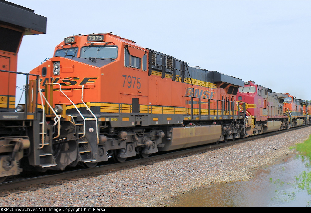 BNSF 7975